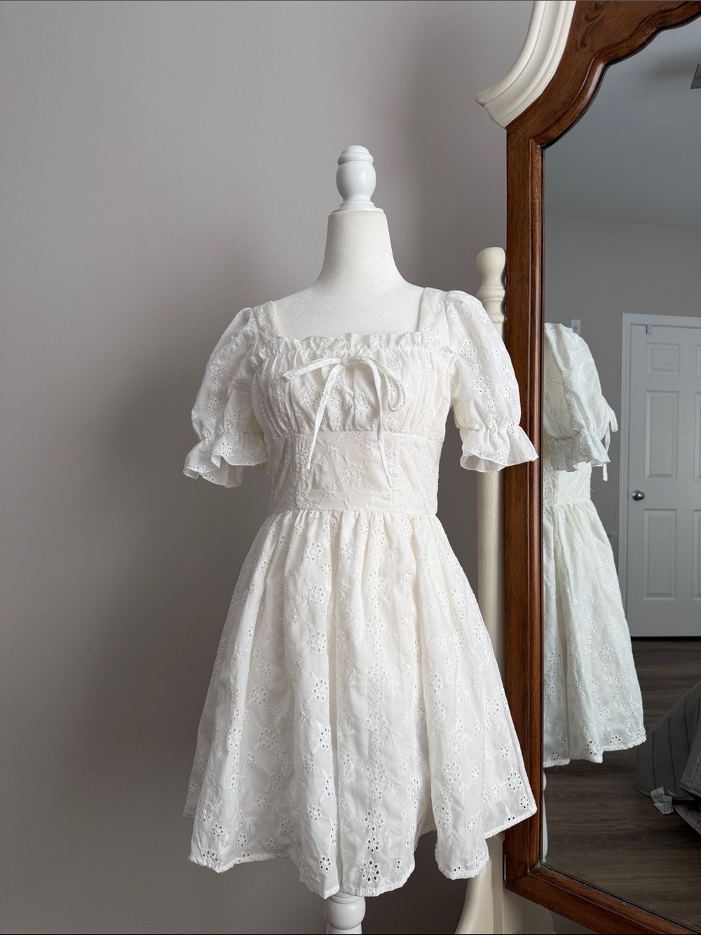Vintage White Eyelet Puff Sleeve Dress